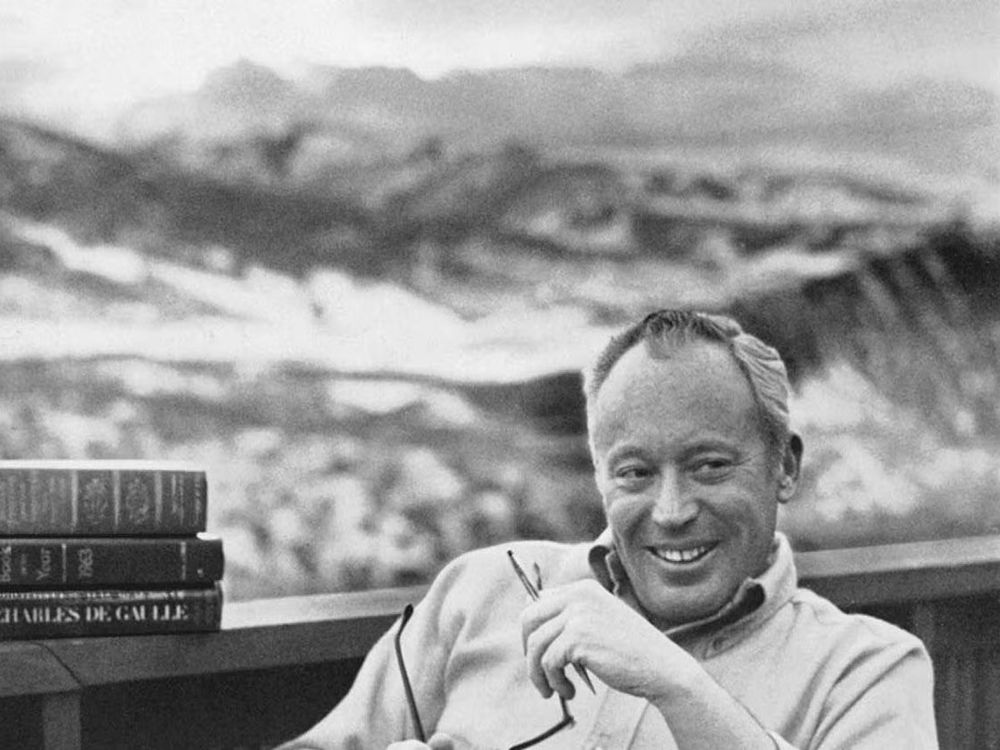 A b/w photo of Leon Uris
Image source: The Globe and Mail