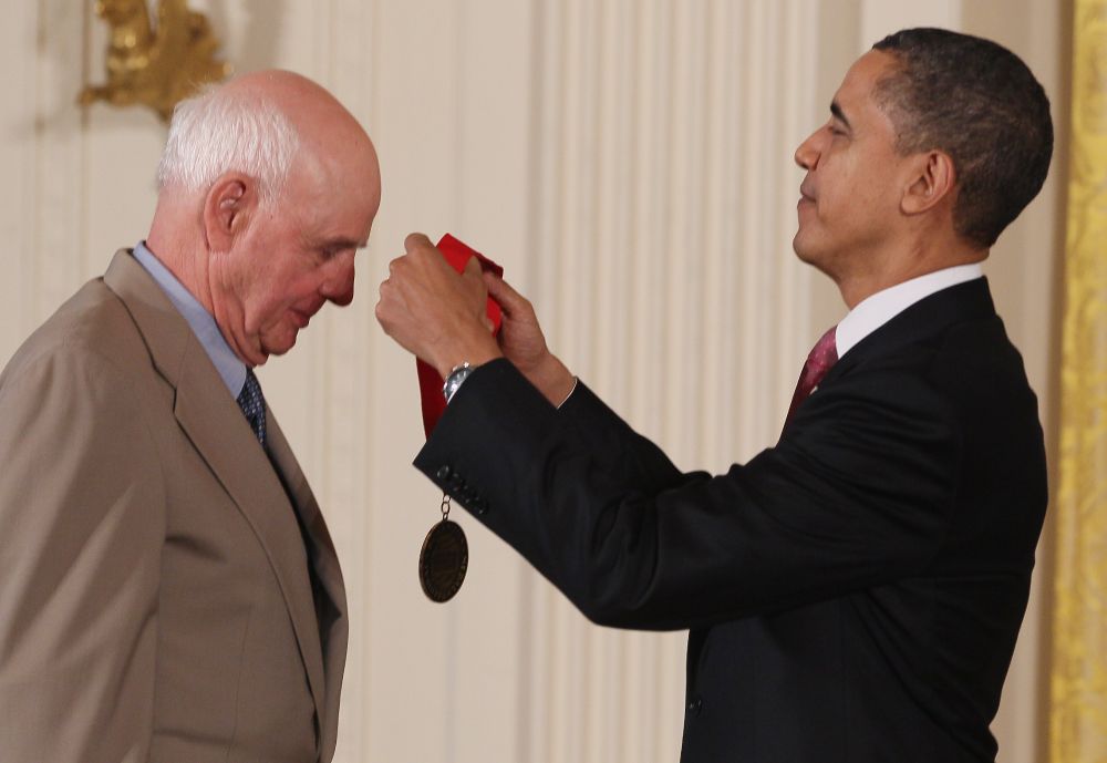 A color photograph of Wendell Berry (left) being awarded the 2010 National Medal of Arts and Humanities by President Barack Obama. 
Photo credit: Mark Wilson/Getty Images
Image source: White House/Getty Images