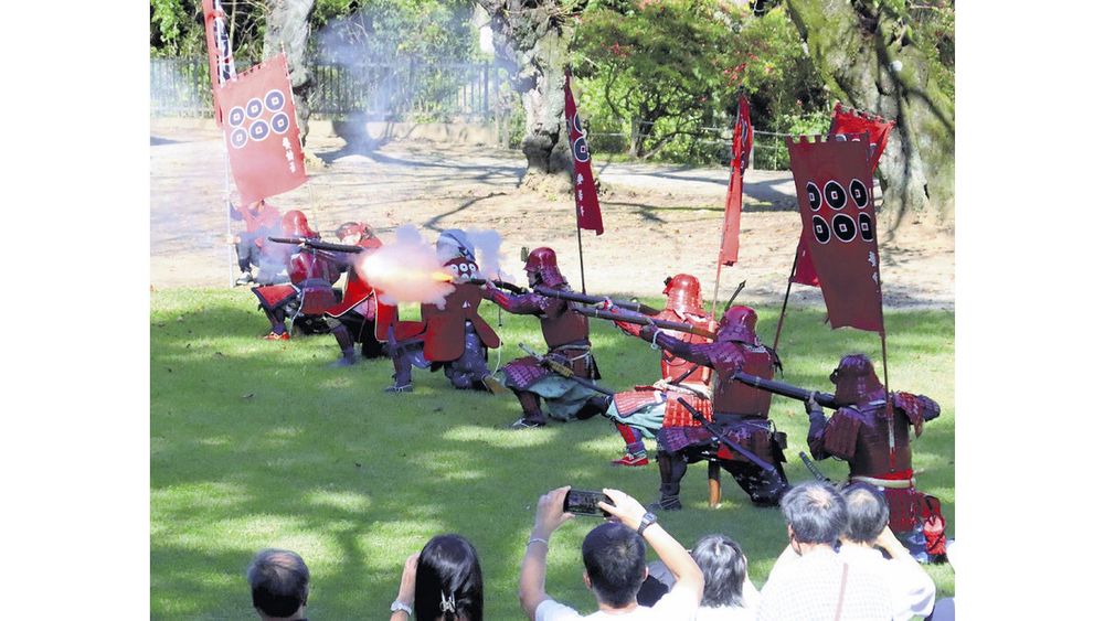 火縄銃演武に歓声　上州沼田真田まつり