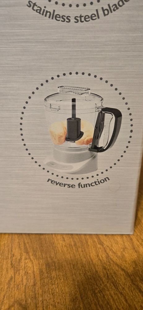 Close up of the back of a food processor box. There is a small picture of the appliance with the words "reverse function" below it.