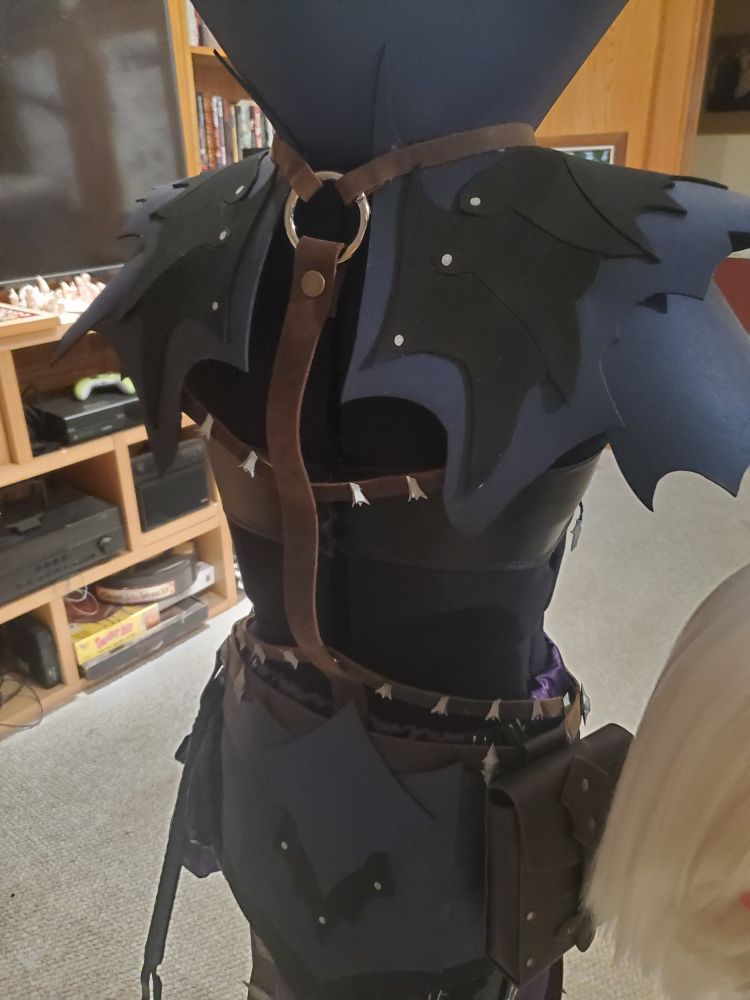 A photo of my Abdirak cosplay on a maniquin. The photo is of the back side of the cosplay