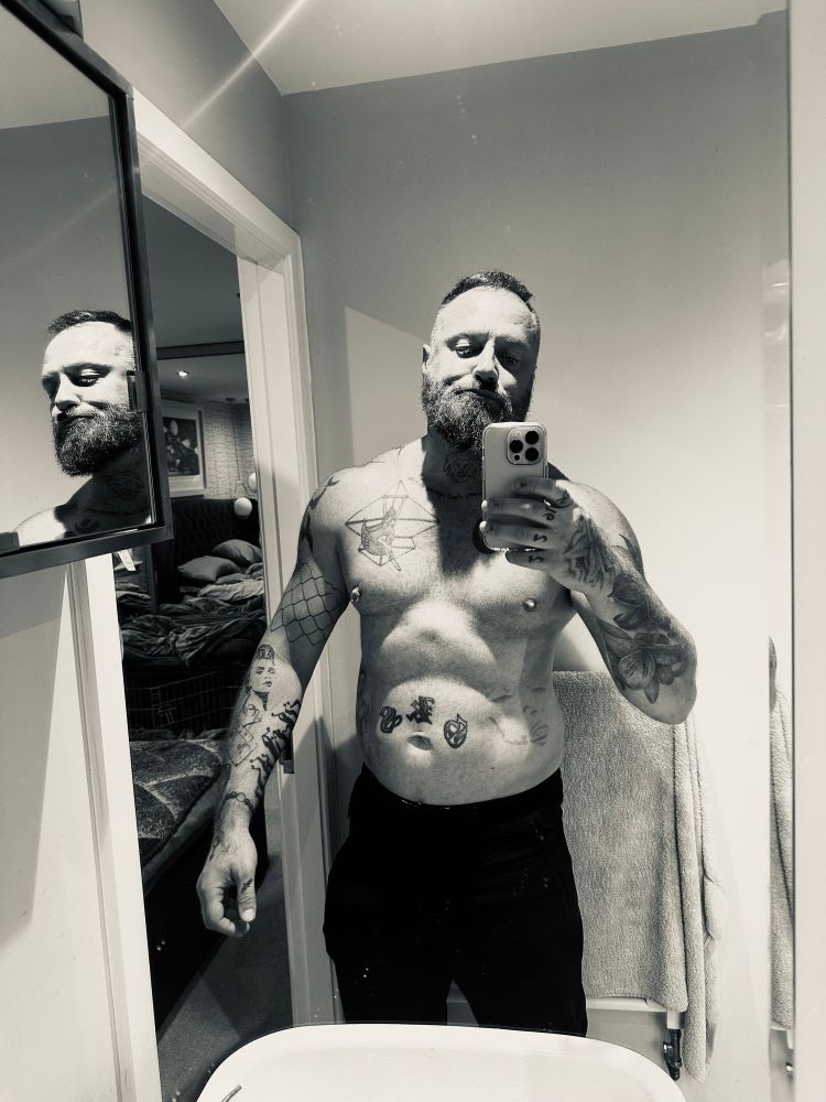 B&W pic of me topless in en-suite 
