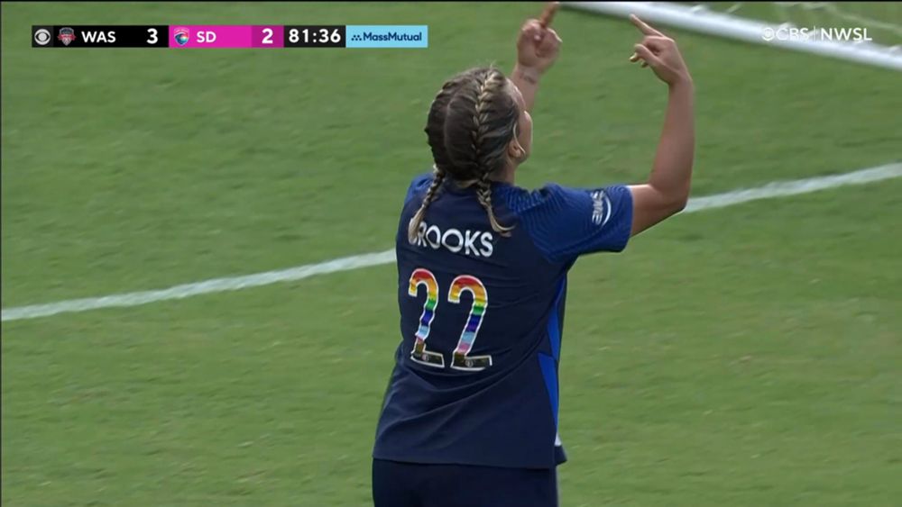 Amber brooks giving the double bird