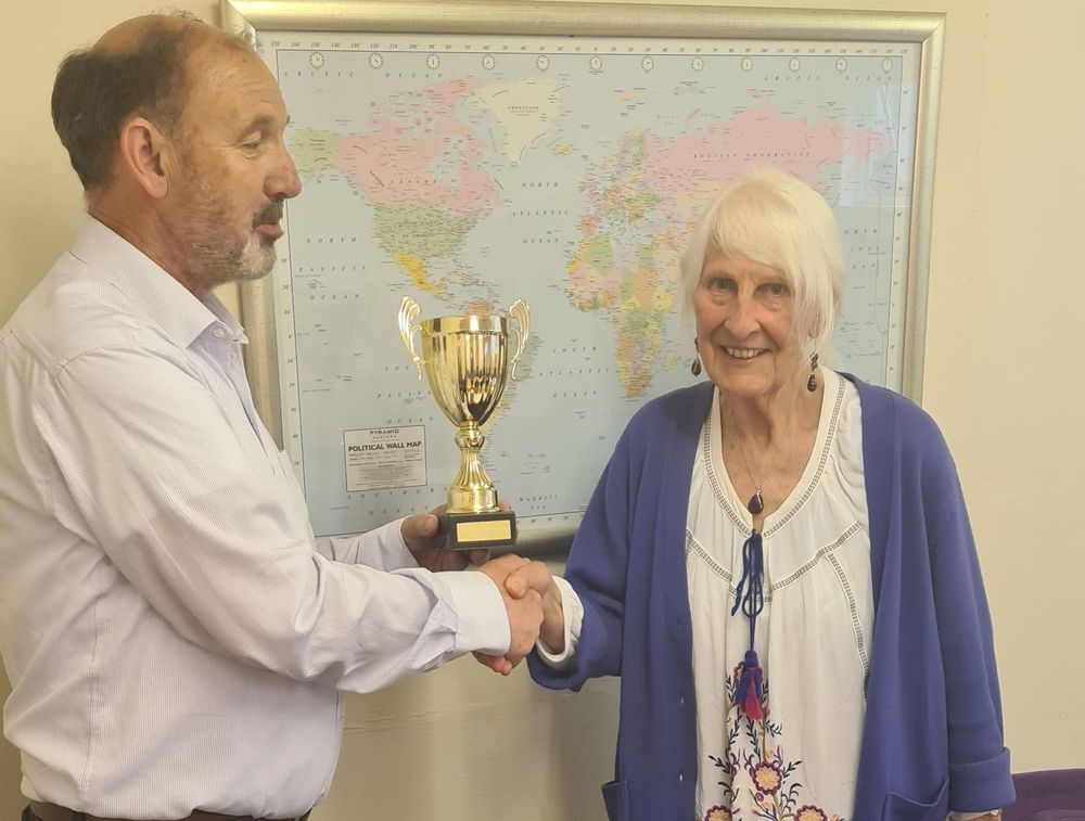Gillian Moore receiving Hampshire Ladies Individual Champion trophy from HCA President Peter Eales.