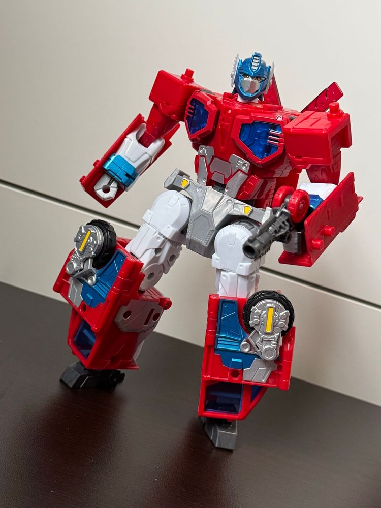 Photo of Fire Convoy in his robot mode, looking at the camera & standing cool.
I have performed the sanding modification to the internal T-Bar that was off spec and too big for the internal track inside the chest. The figure feels good in hand & I’m very happy to have a modern version of my favorite Prime design.
