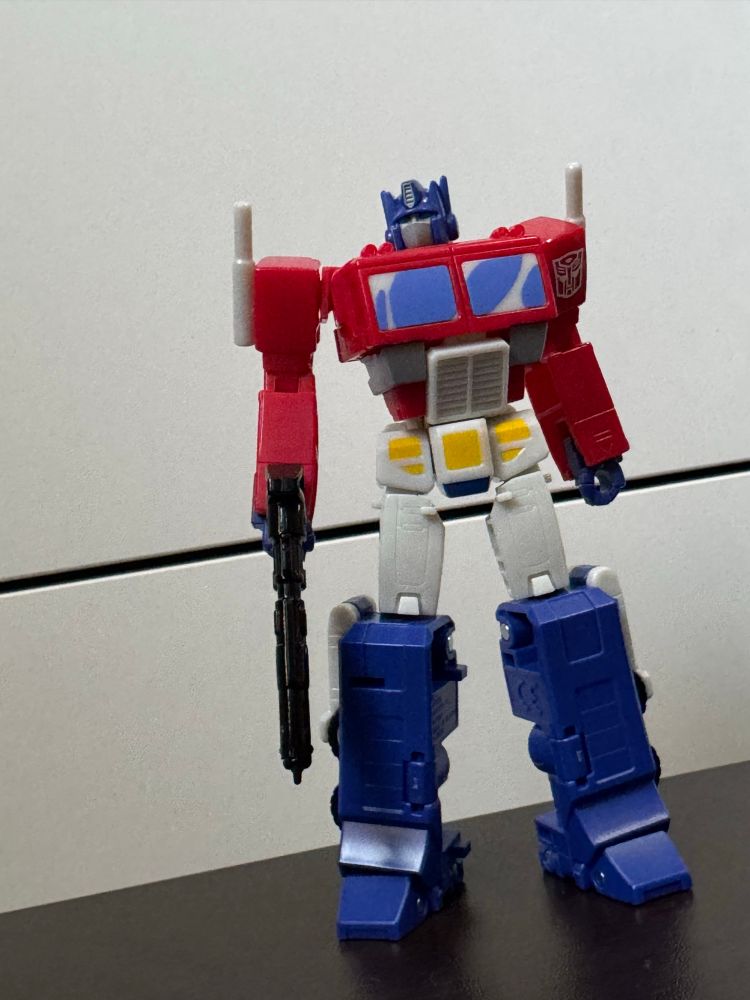 G1 universe Prime’s cartoon gun accessory goes well with him! This Prime also came with an Ace, but I threw it in the recycling. It’s UNIMPRESSIVE.  