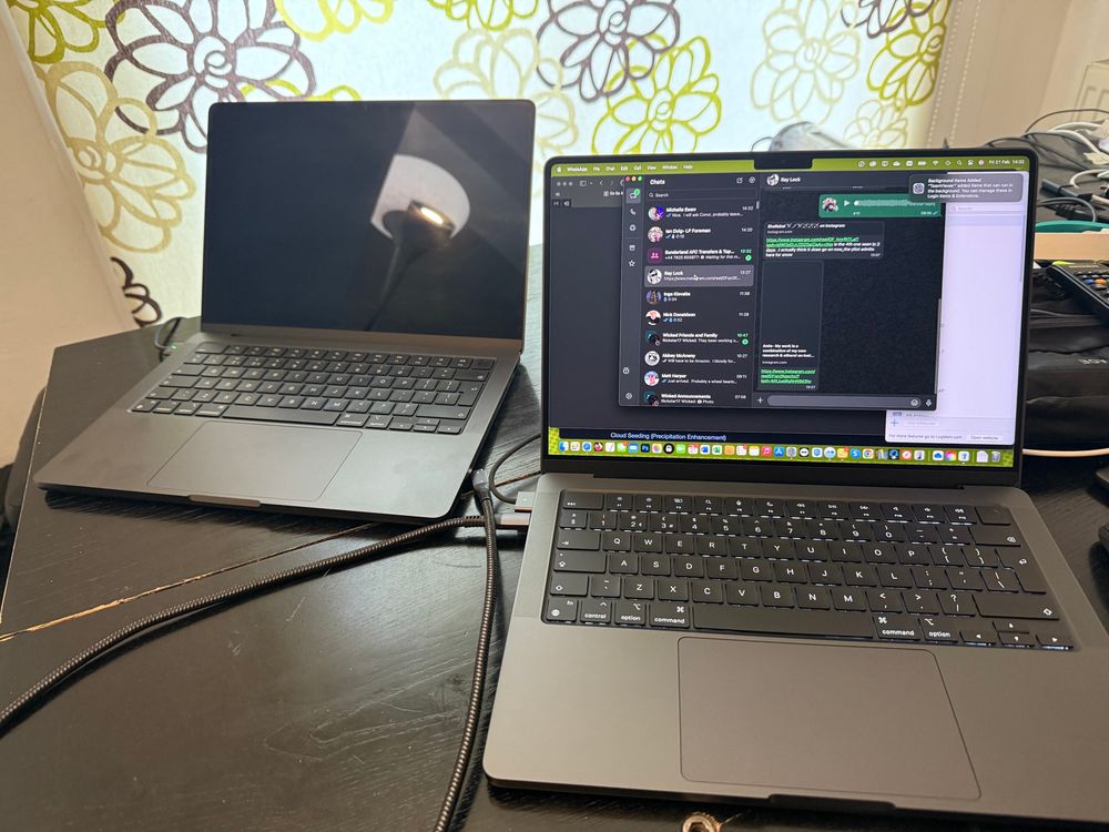 My MacBook Pro 14 M4 pro on the right, connected via thunderbolt cable to my MacBook Pro 14 M3 Pro on the left.