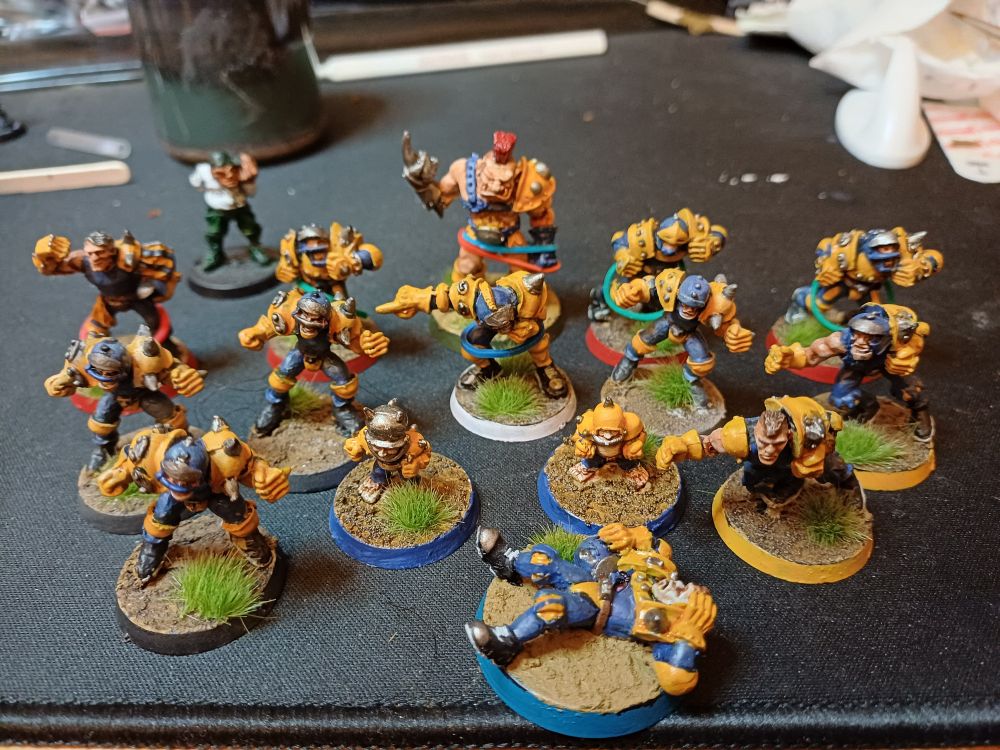 Bloodbowl 2nd edition metal Humans including 2 flings a referee and a casualty.