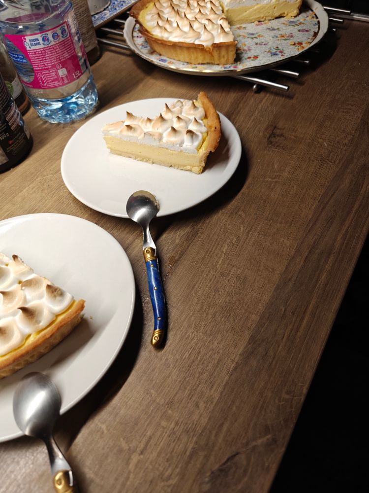 deux parts de tarte au citron 