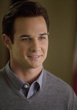Ian Thomas from pretty little liars 