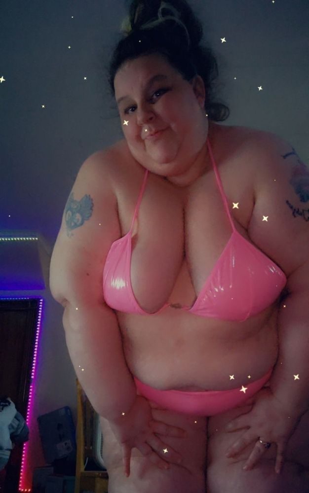 Cute pluse sized woman in a pink bikini 
