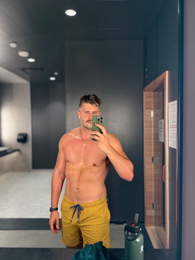 Mirror selfie of Adam (Lemonboy) shirtless after a workout.