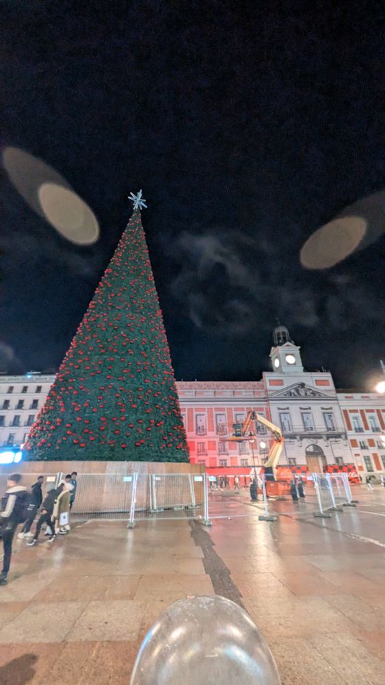 Puerta del Sol, getting ready for Christmas 
