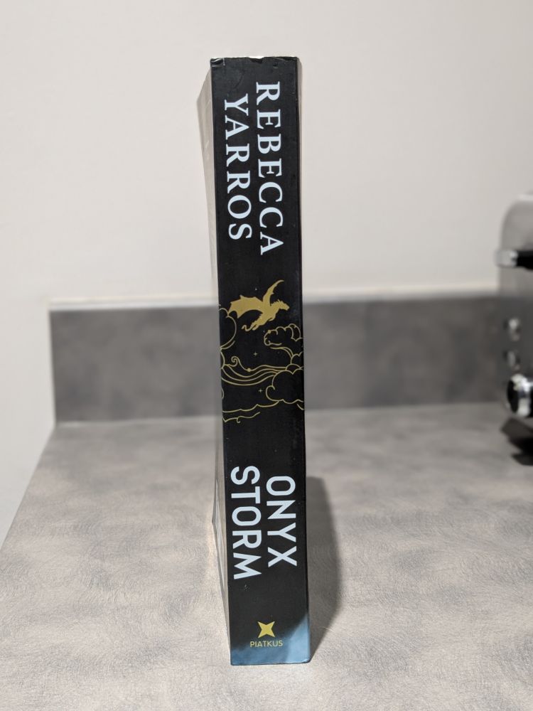 The spine of 'Onyx Storm' by Rebecca Yarros