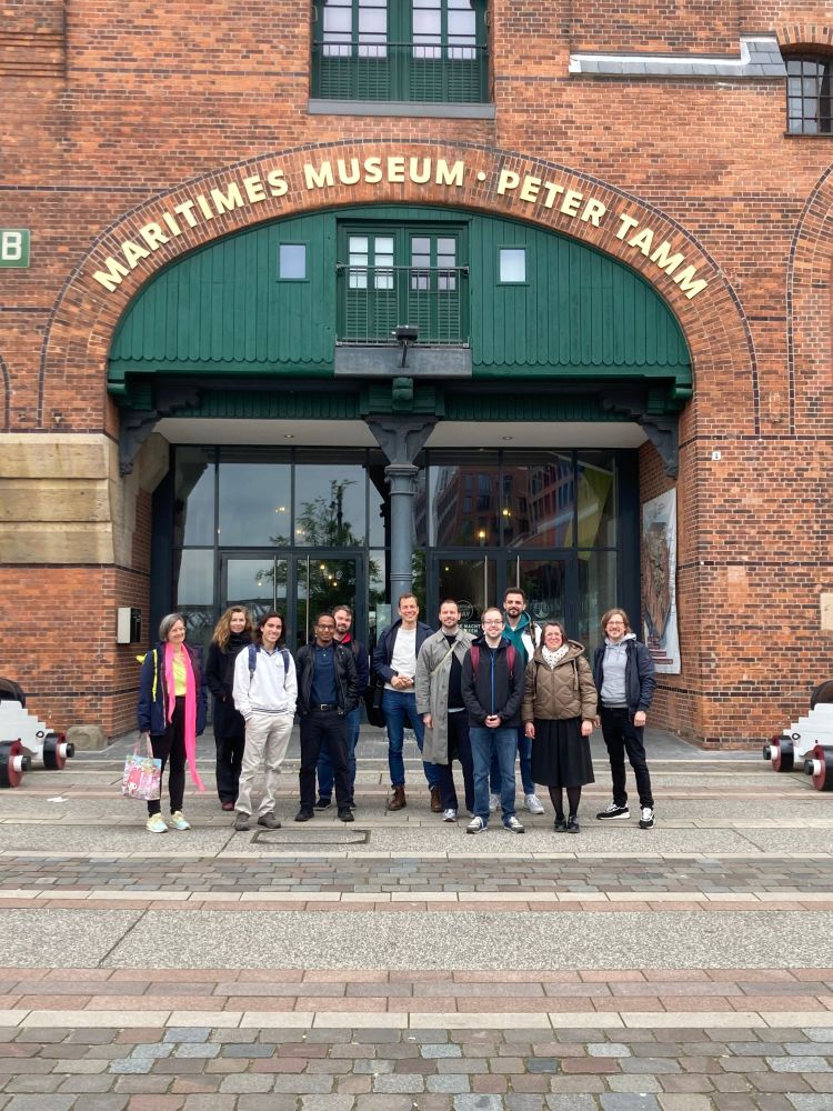 Group picture in front of the International Maritime Museum