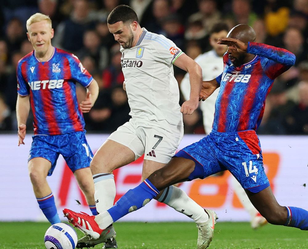 Huuuuuuuuuuuuughes and J.P. in action against Aston Villa last season.