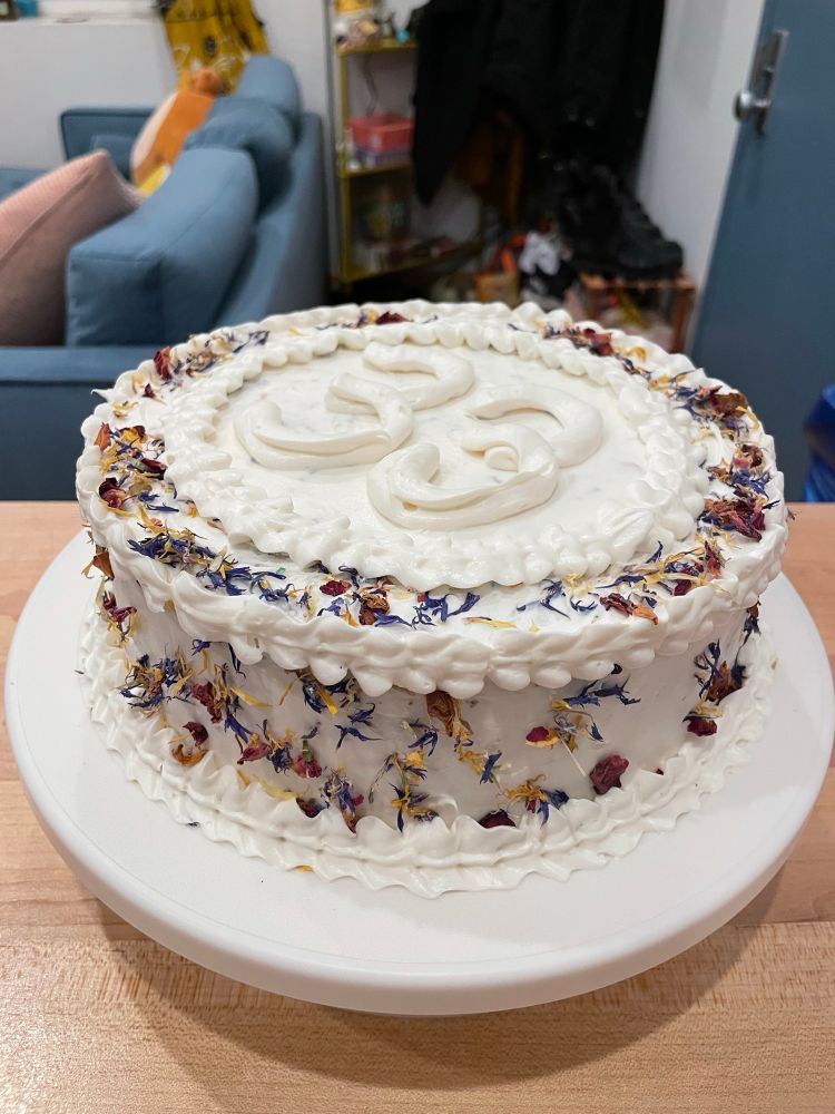 Same cake as previous pic but at a slightly different angle to show more of the side of the cake. 