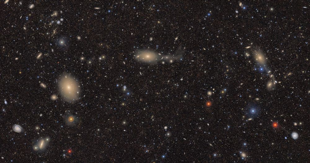 Composée de plus de 1100 images prises par l’Observatoire Vera C. Rubin (NSF-DOE), cette image révèle une immense variété d’objets célestes, illustrant la richesse des domaines scientifiques que Rubin va révolutionner grâce à son relevé décennal du ciel, le Legacy Survey of Space and Time. Elle contient environ 10 millions de galaxies, soit environ 0,05 % des quelque 20 milliards de galaxies que l’observatoire Rubin devrait capturer au cours des dix prochaines années.