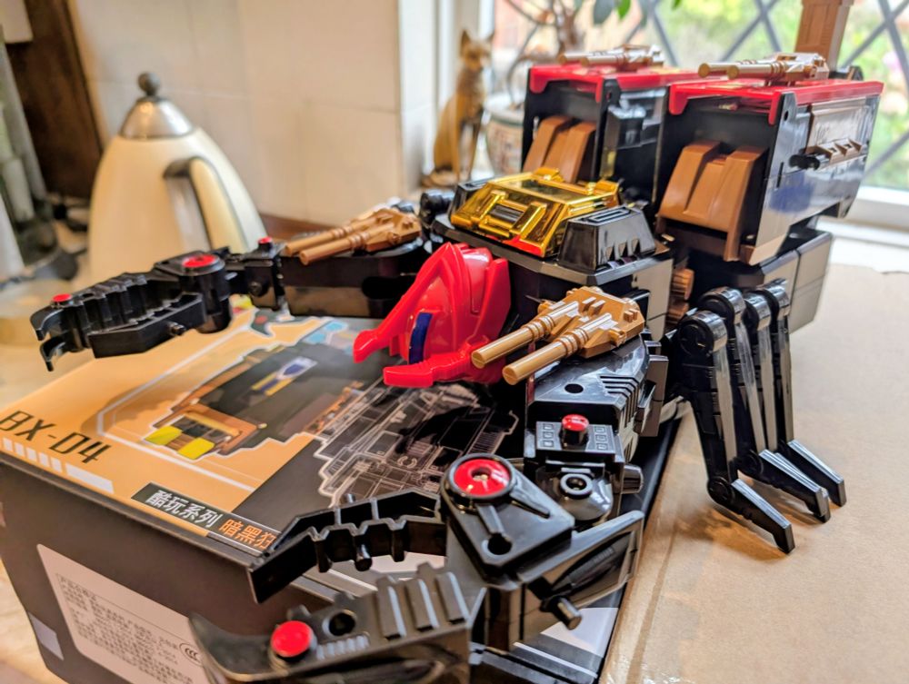 KO G1 Masterforce Black Zarak in scorpion mode.