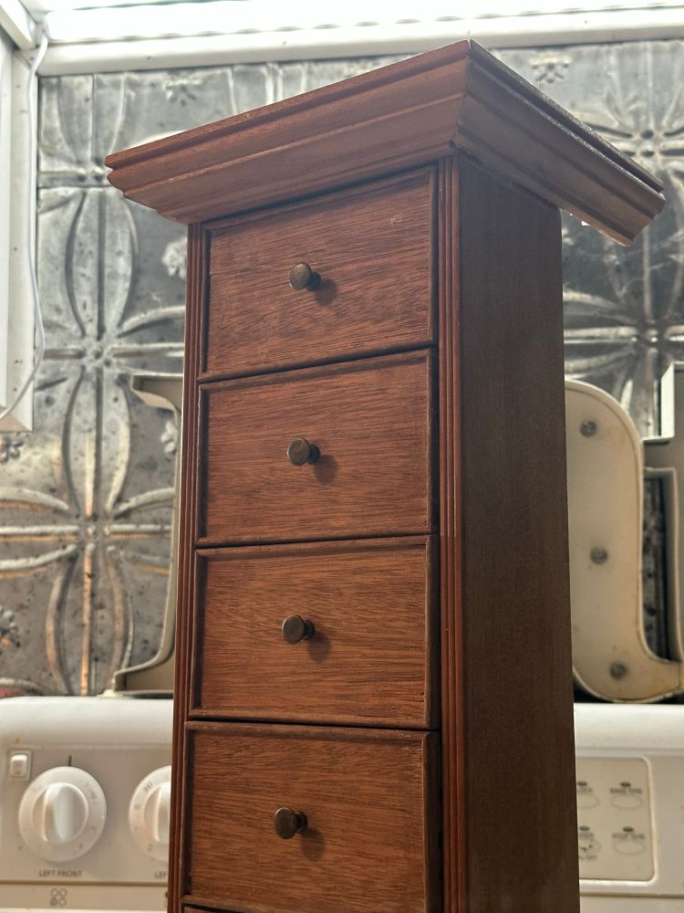 A view from below, showing off the reeding in the sides  