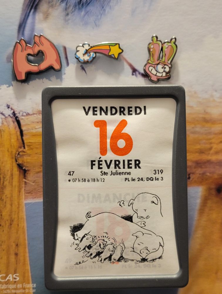 Un calendrier "une feuille par jour" avec une blague nulle dessinée dessus.