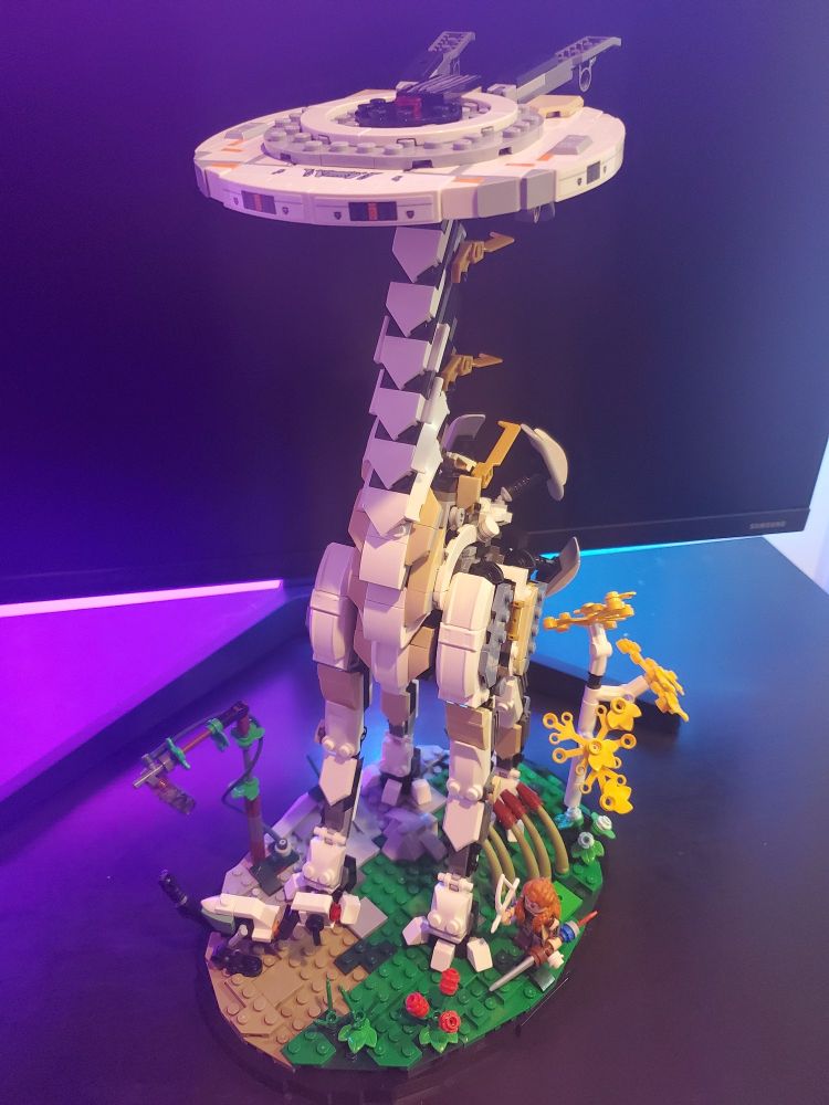 Tallneck from the games Horizon Zero Dawn and Horizon Forbidden West, made from Lego.