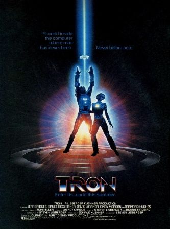 Cartaz do filme Tron de 1982.  O fundo do cartaz é todo preto. Um homem e uma mulher estão no centro de um palco com círculos concêntricos, como num alvo. Abaixo deles a palavra Tron. Atrás deles brilha uma luz intensa, amarela no centro com alos que se sucedem nas cores vermelho pálido, azul claro e azul escuro. O homem está com as pernas abertas, os braços estendidos acima da cabeça e olha para o alto, onde um círculo pequeno e azul que se encontra pouco acima de suas mãos é transpassado por um feixe de luz azul vertical. A Mulher a seu lado também está olhando para cima em direção a esse objeto circular.