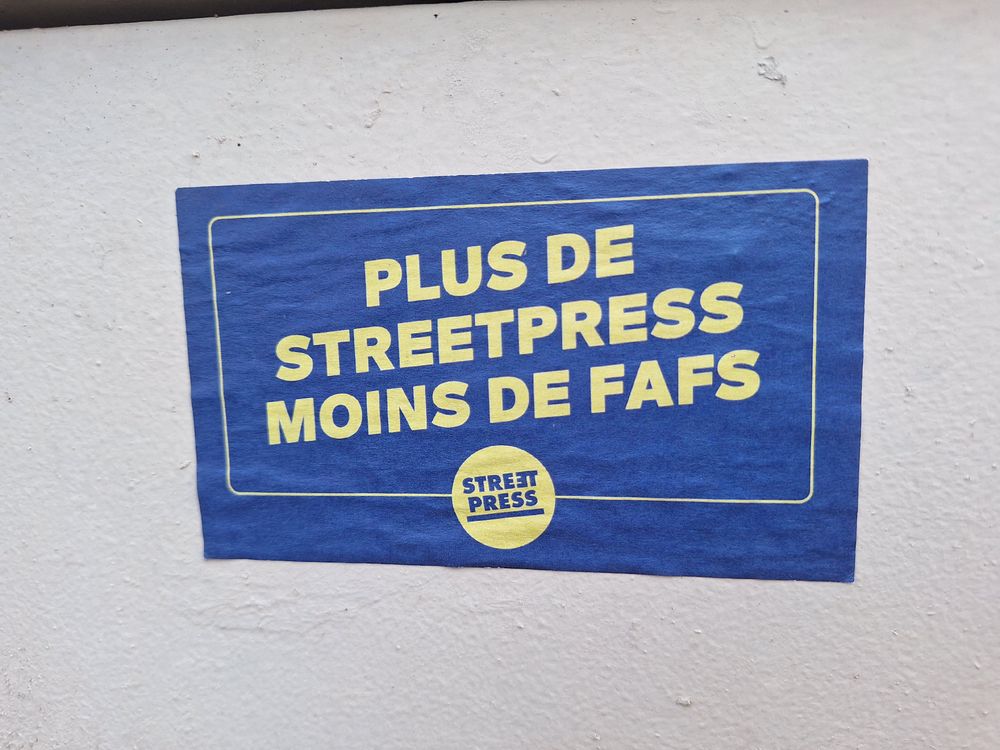 Autocollant "plus de Streetpress moins de fafs"