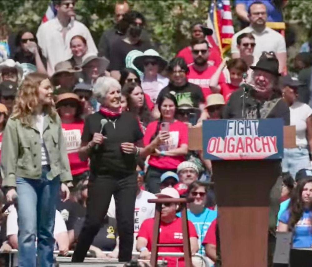 Neil Young and Joan Baez @ the Bernie-AOC Fighting Oligarchy Tour event in downtown Los Angeles. 4/12/2025 