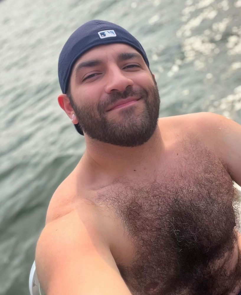 Shirtless 