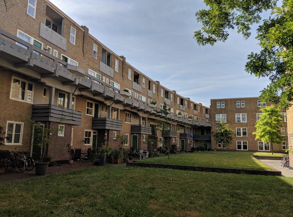 Internal courtyard with four-storey block and gallery