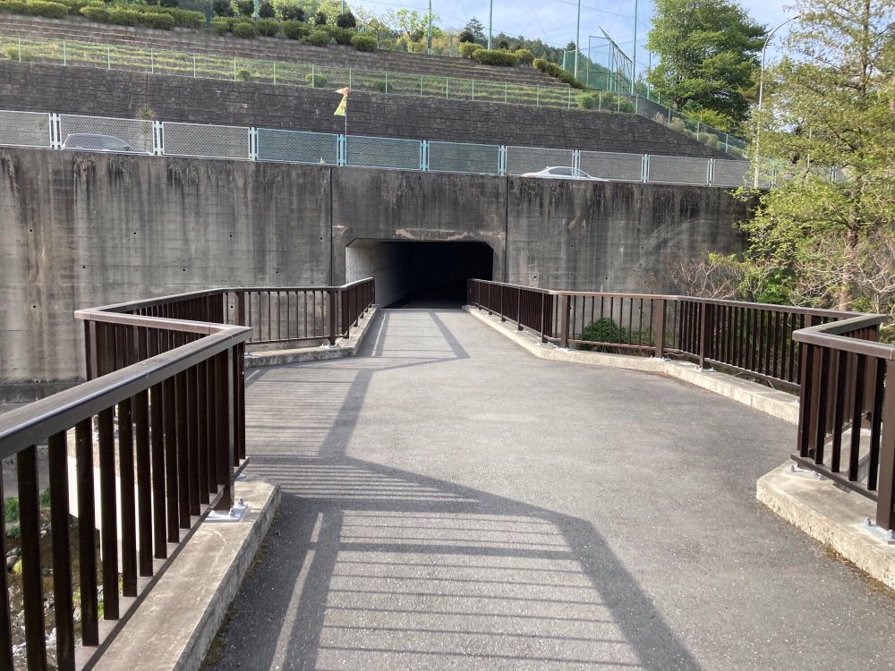 The bridge where Shizuru-chan and Yoko-chan had a falling out. It's thrilling to wonder whether the production schedule will be completed in time for the two to be reunited.