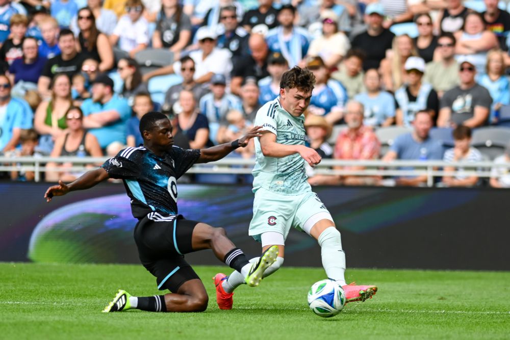 Bongi tackling Sam Vines