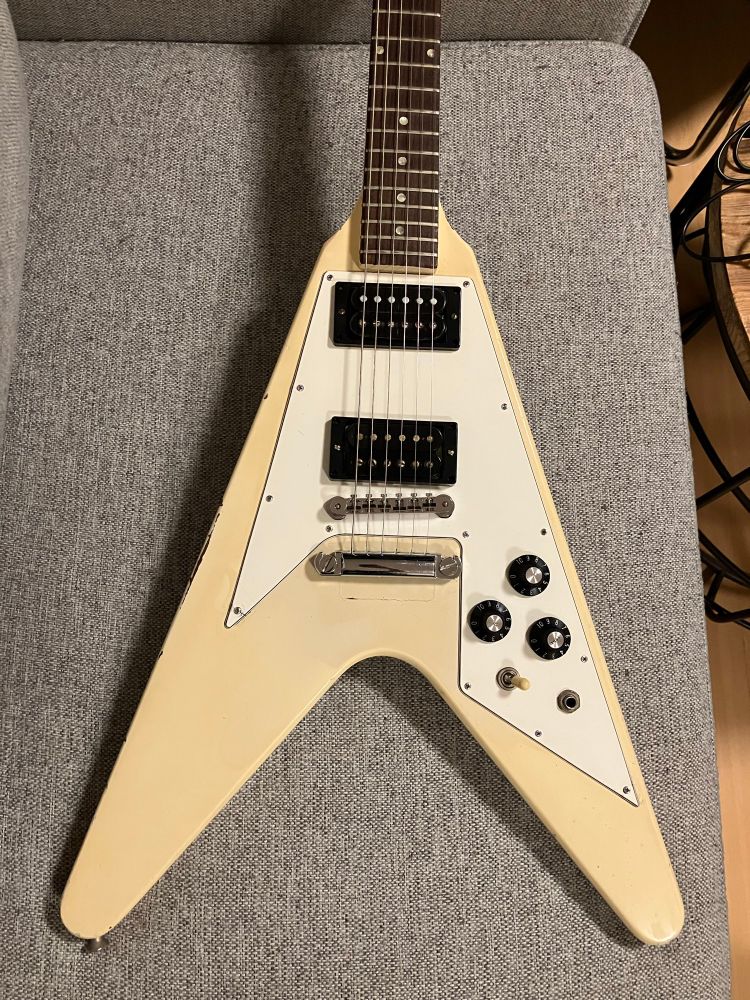 white flying V with black knobs