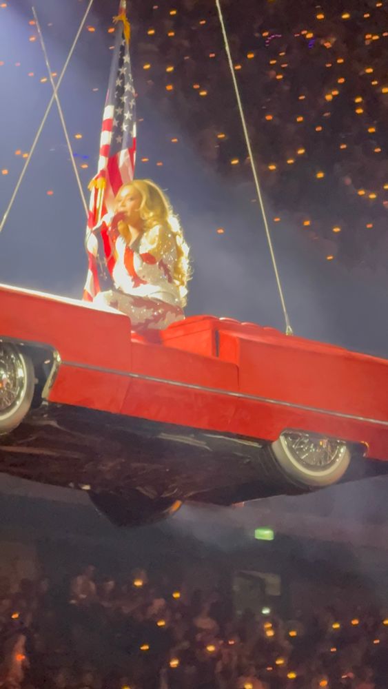 Beyoncé in flying car. 