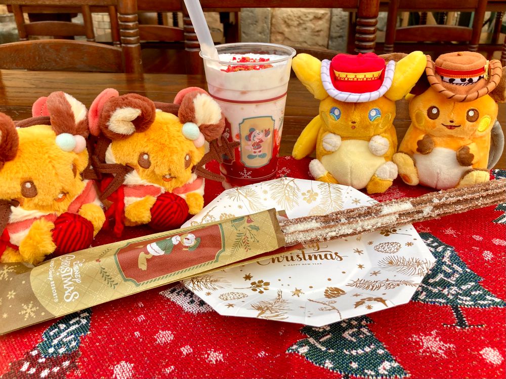 ザンビーニの限定チュロス&限定ドリンク(苺ミルク)
チュロスめっちゃ長い　ぬい4匹掛かりでも届いてない