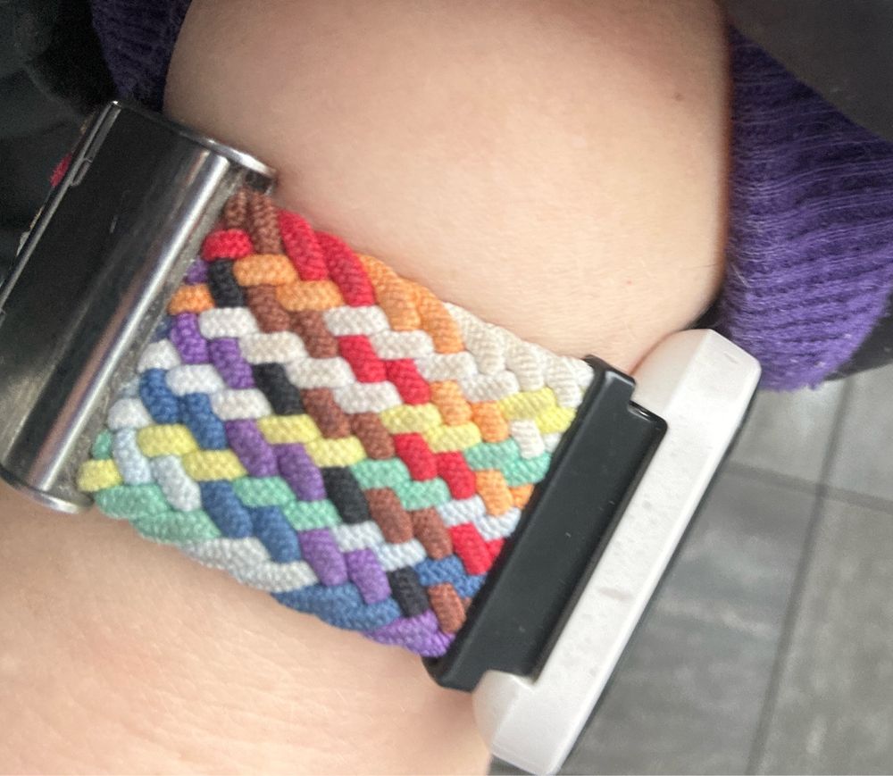 Armband in Regenbogenfarben 