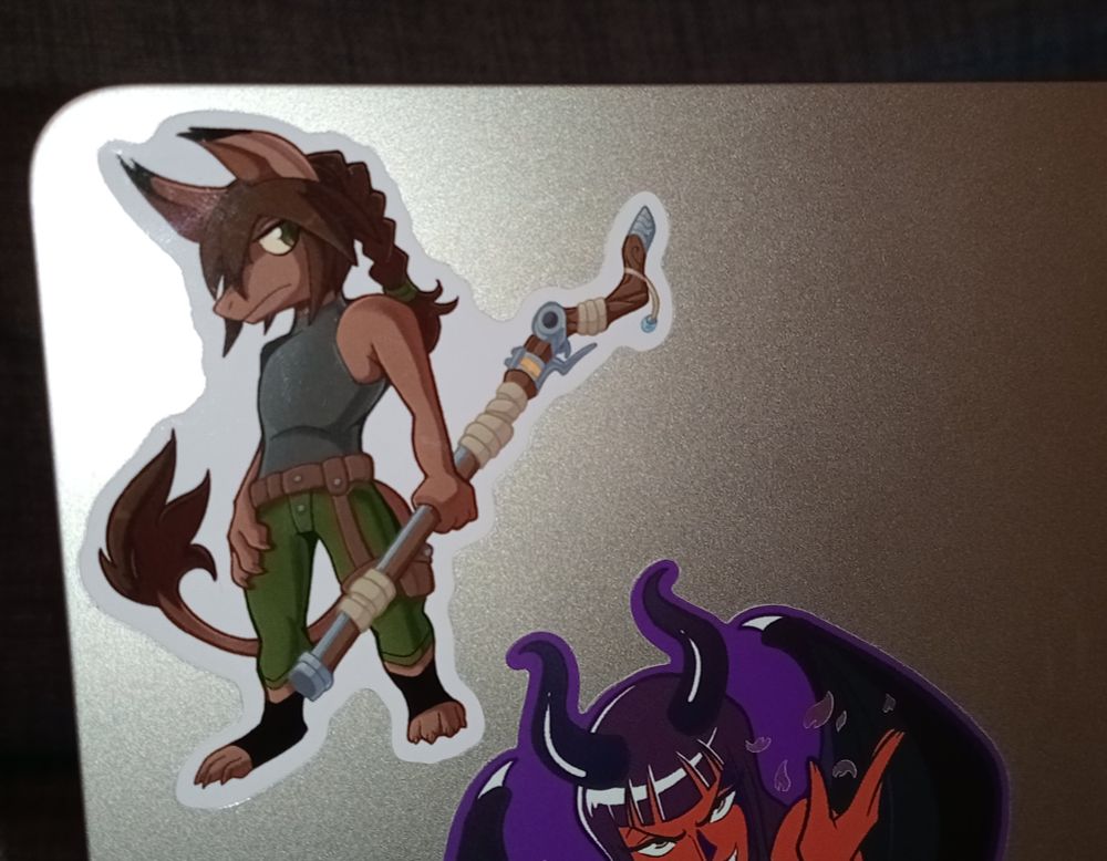 Sticker of Foren from Drogune stuck on a MacBook 