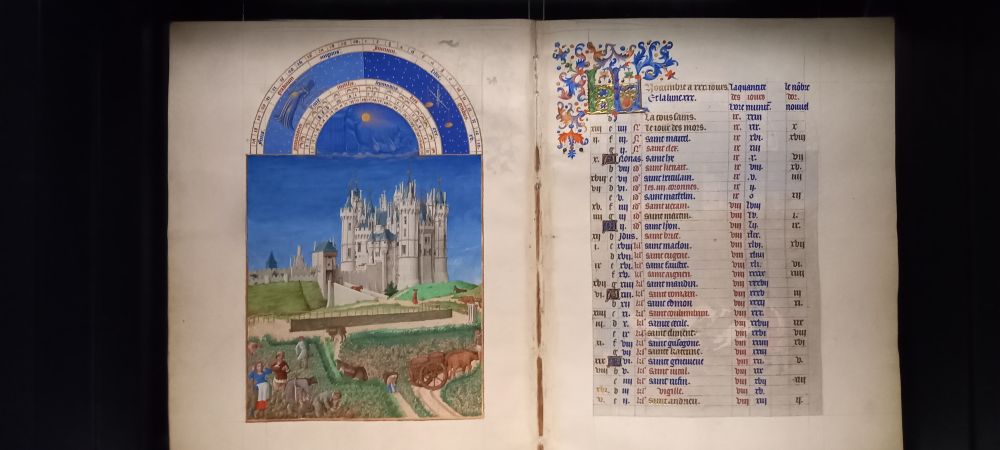 Exhibition Très Riches Heures de Duc de Berry, Château de Chantilly, Summer 2025: bifolium of calendar, miniature of September with castle by Barthelémy d'Eyck (photo: A. Willemsen, Leiden, 2025)