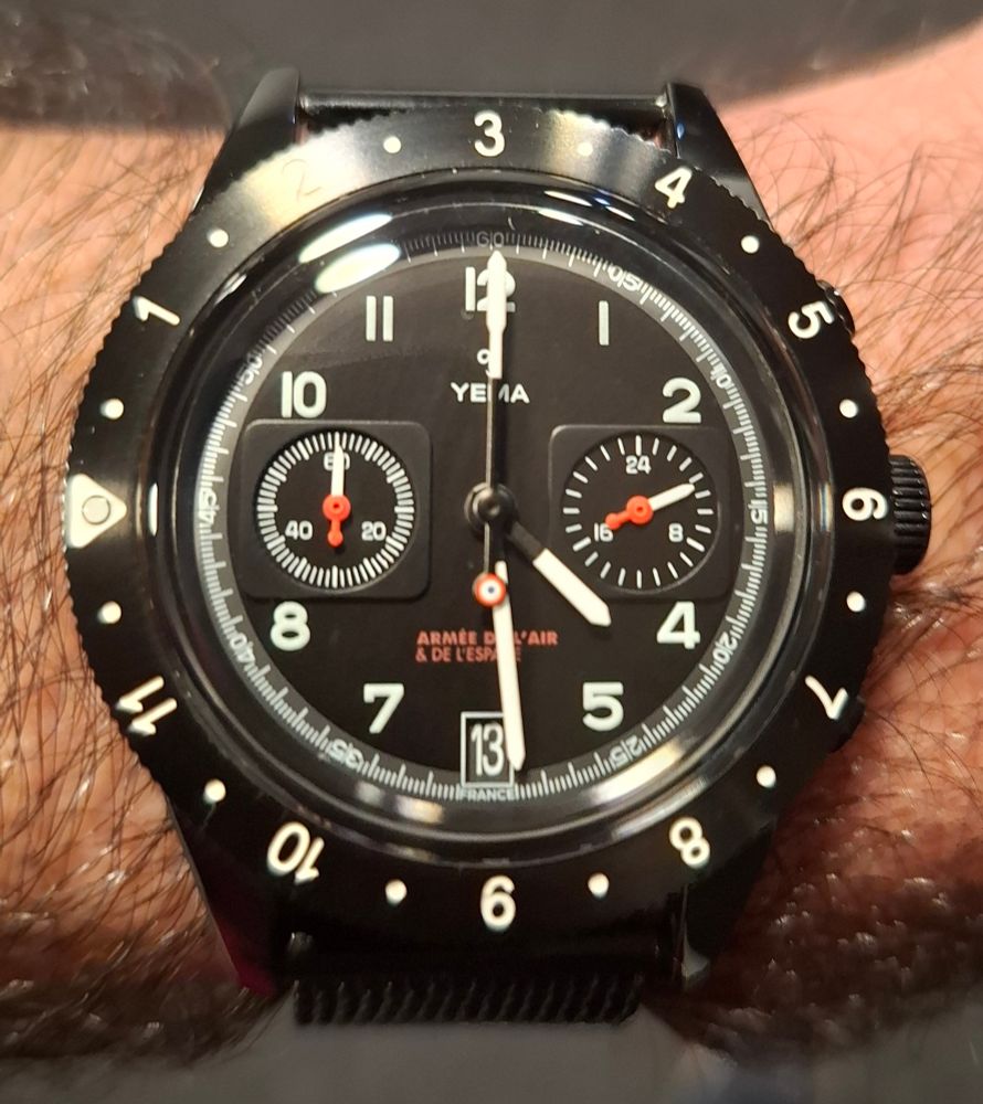 Photo d'une montre qui indique 04h30