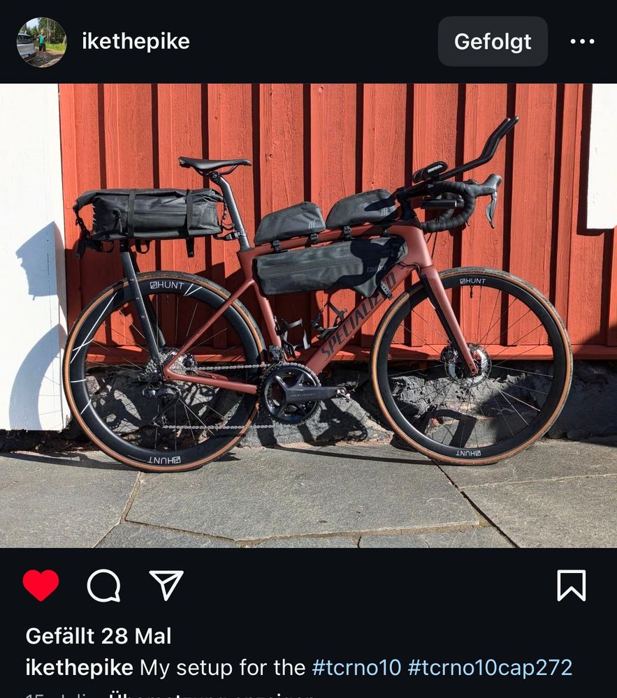 Instagram/ Ein Specialized Fahrrad mit Finne-Gepäckträger und Rahmentaschen für den #tcrno10.