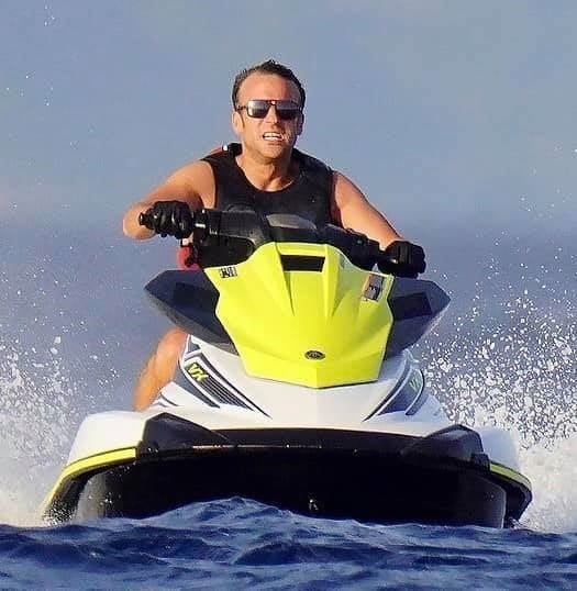 Photo de Macron en train de faire du jet-ski