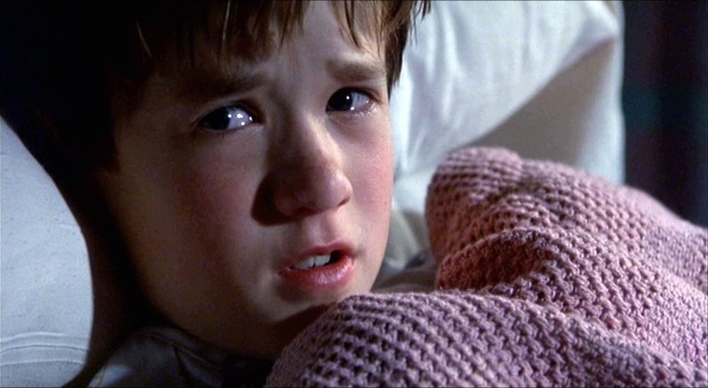 L'enfant qui voit des gens morts dans le film "Le sixième sens."