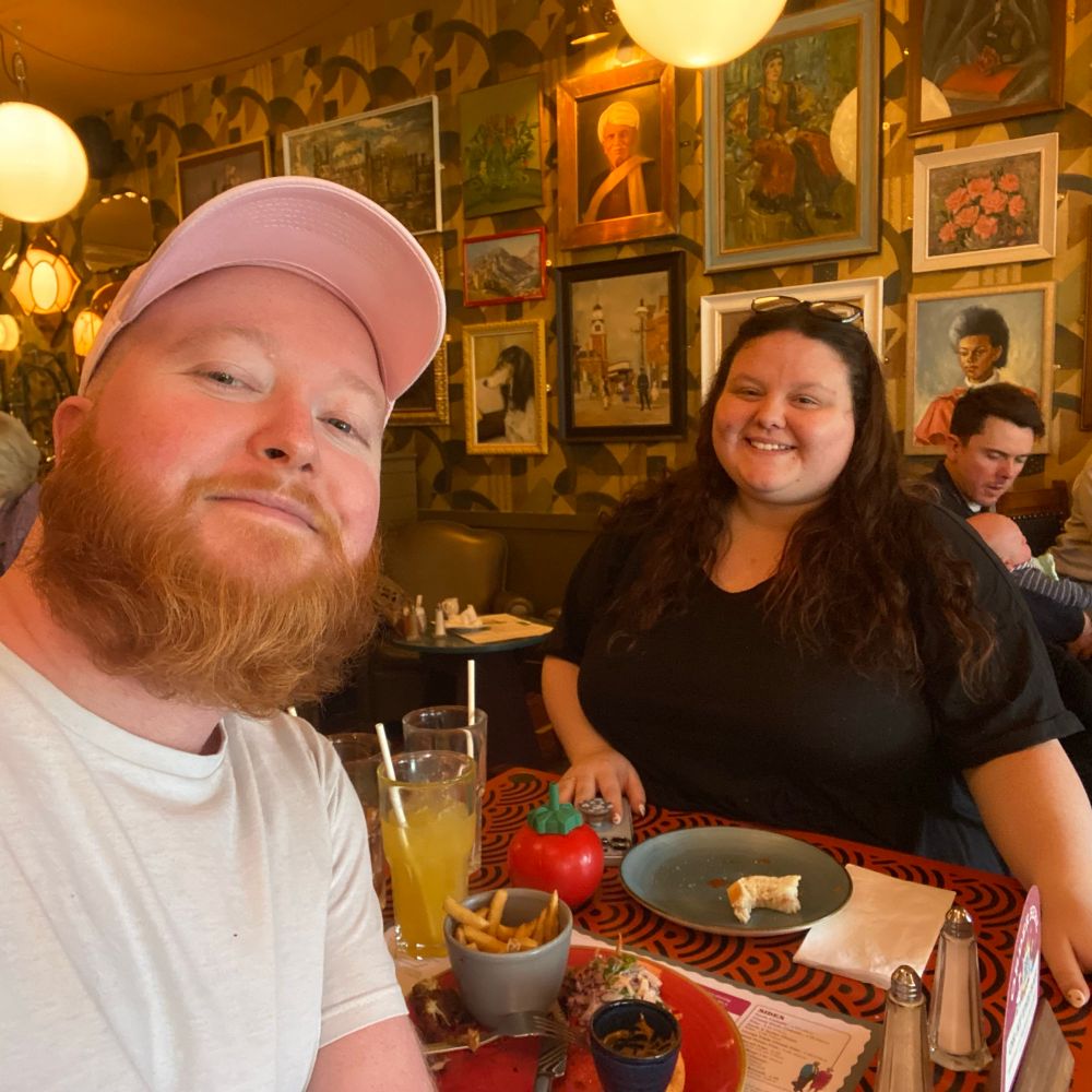 Stannum and ChunkyBabee enjoying lunch together.