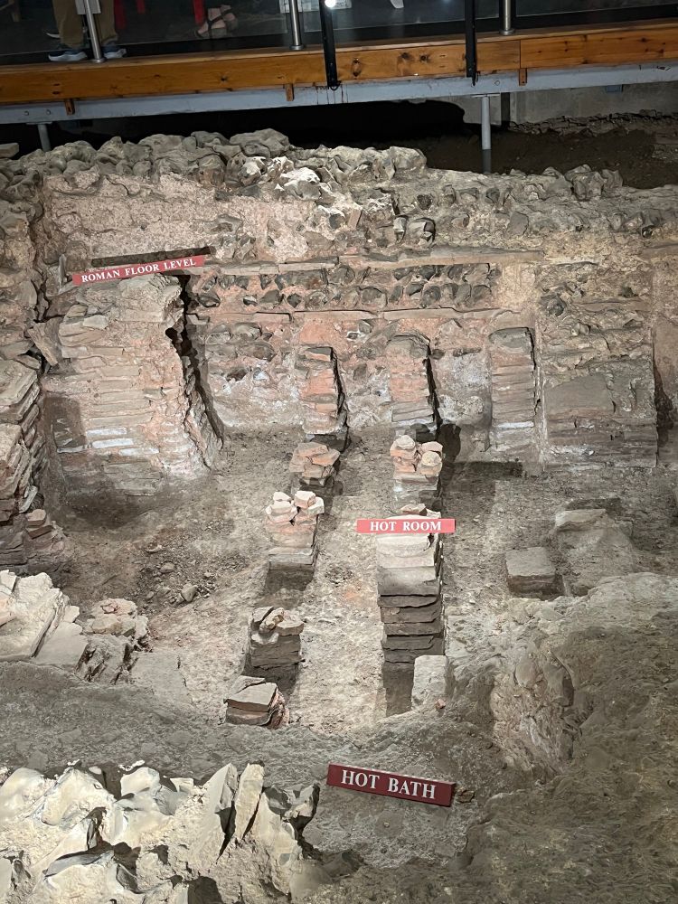 Stacks of pilae (flat tiles used to support the floor over a hypocaust) at the Welwyn Roman Baths. SOME people are reportedly very protective of their hypocausts. No idea why 😁😁