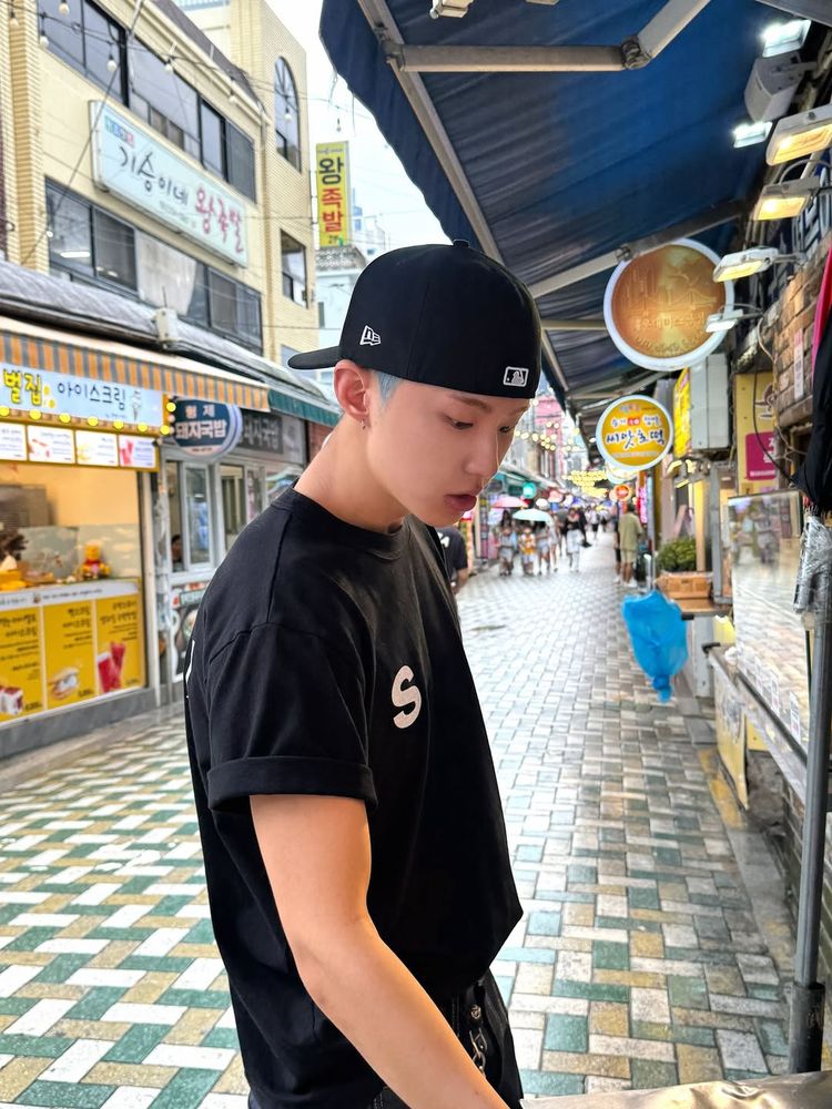 hoshi looking down 