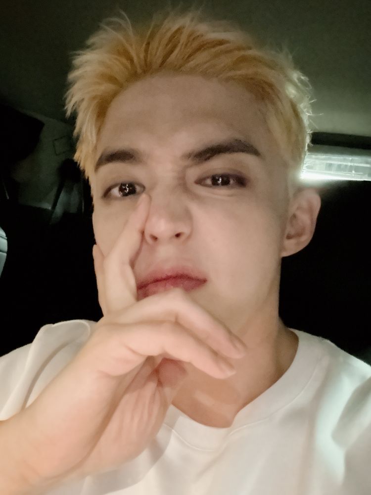 scoups selfie