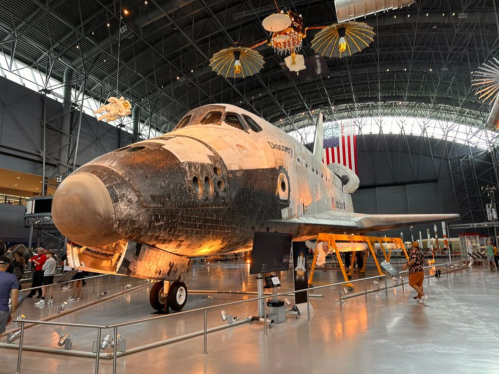 Space shuttle discovery at the Steven F. Udvar-Hazy Center of the National Air and Space museum.