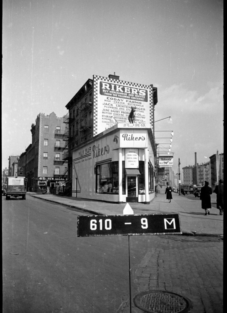 riker's diner on triangular corner