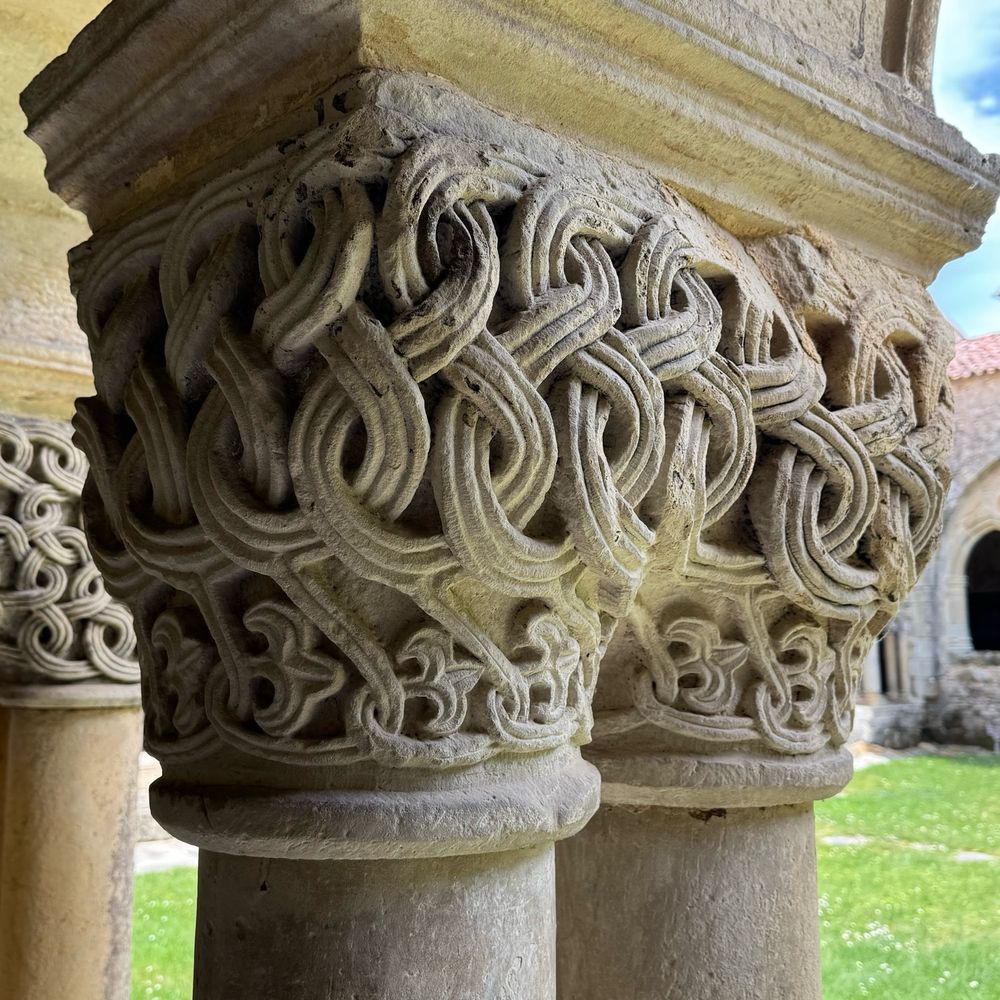 A romanesque capital in Santillana del Mar, Cantabria, which looks like an interlocking molecular structure 